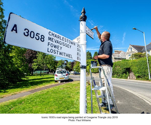 Cosgarne Triangle Sign