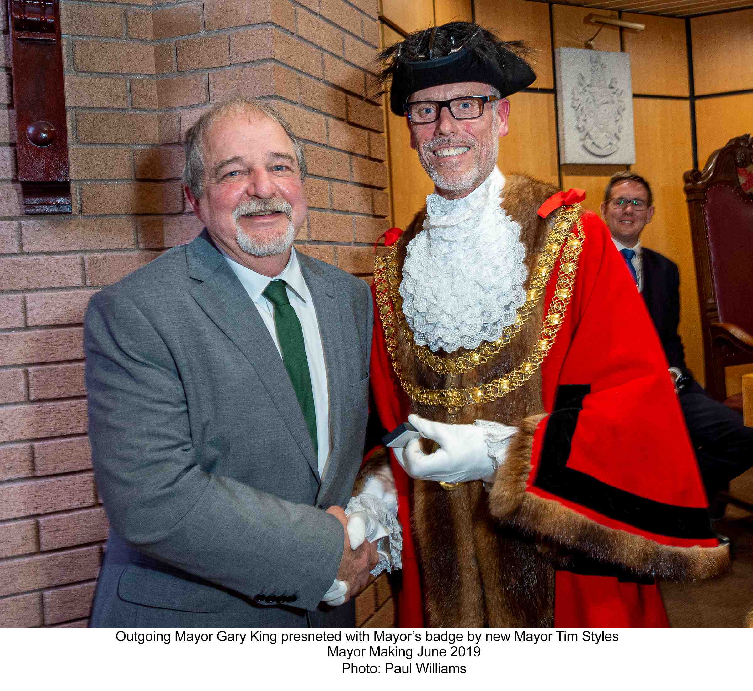 Outgoing Mayor Gary King with incoming Mayor Tim Styles at the 2019 Mayor Making Ceremony