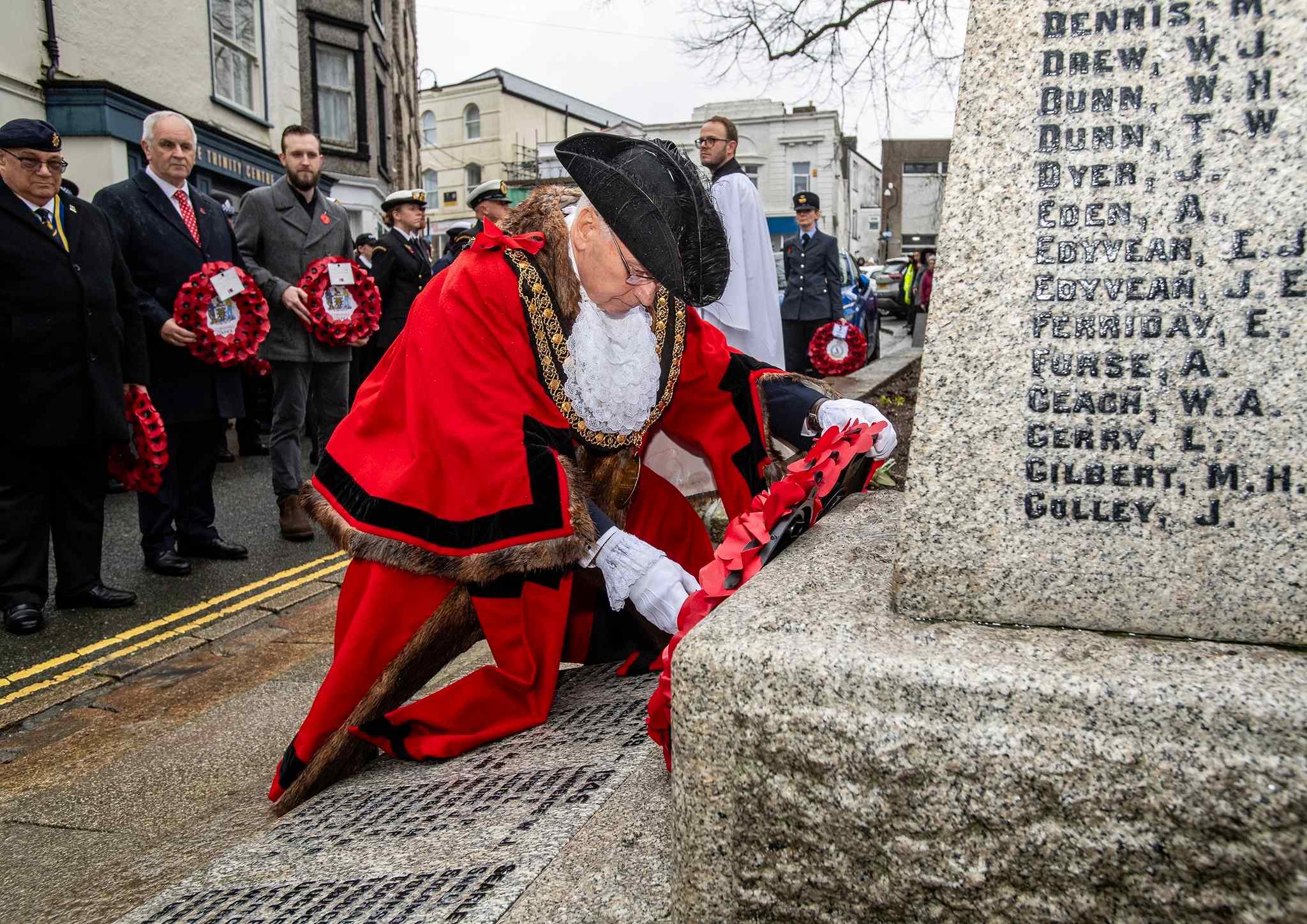Mayor Colin Hamilton lays a wreath at the 2025 Remembrance Day Parade