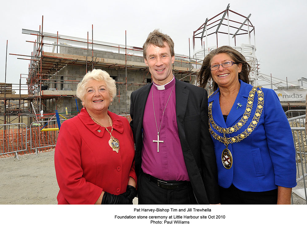Pat Harvey, Bishop Tim and Mayor Jill Trewhella at foundation stone ceremony at Little Harbour Hospice, October 2010