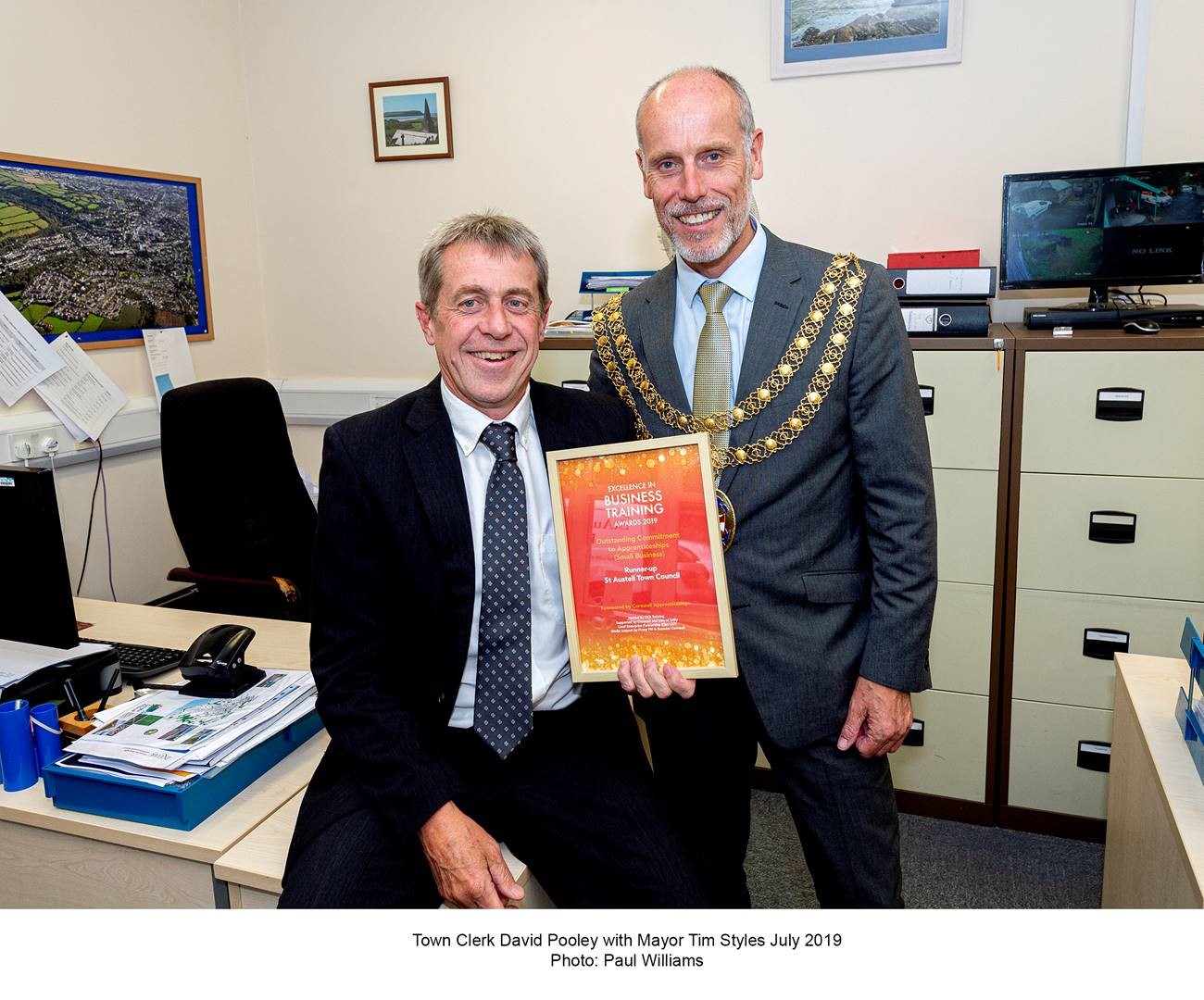 Mayor Tim Styles and Town Clerk David Pooley posing with an award